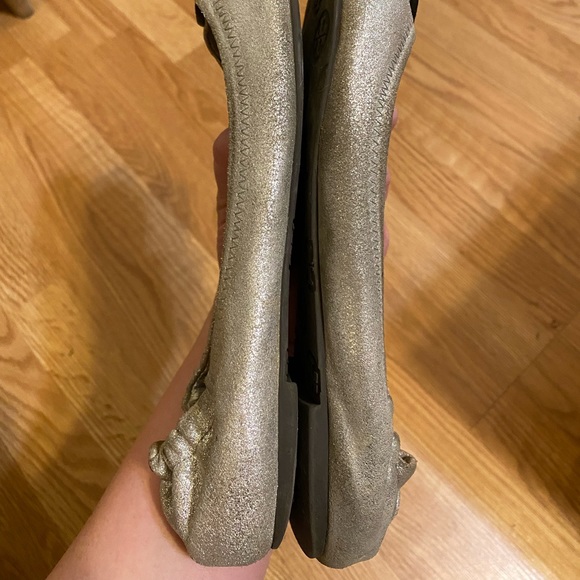 Tory Burch Silver Reva Metallic Pebbled Leather Logo Ballerina Ballet Flats - Picture 7 of 8